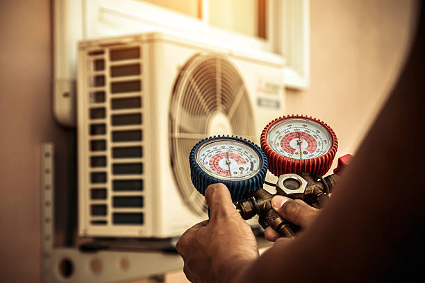Professional Hvac technician working in Yukon, OK
